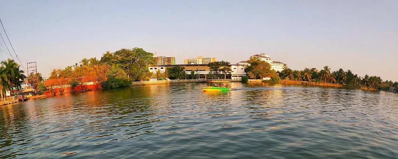 ホームステイ Shalom Palace Kochi